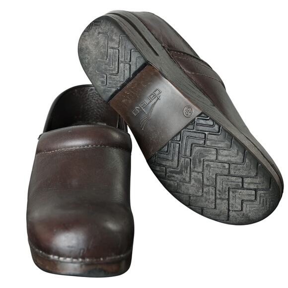 Women's Brown Leather Dansko Clogs - Size 39 / US 8.5 - Picture 3 of 9